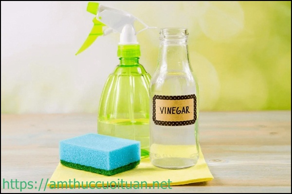 Vệ sinh s&agrave;n nh&agrave; bằng giấm