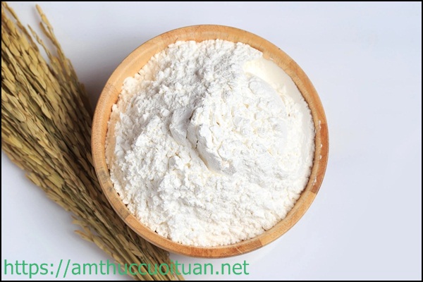 Vệ sinh s&agrave;n nh&agrave; bằng bột m&igrave;