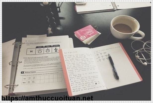 Nghe radio tiếng H&agrave;n mỗi ng&agrave;y để cải thiện kĩ năng nghe