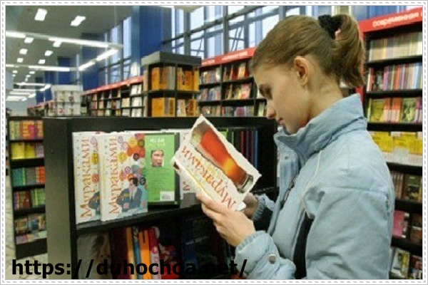 Đọc s&aacute;ch tiếng Nga