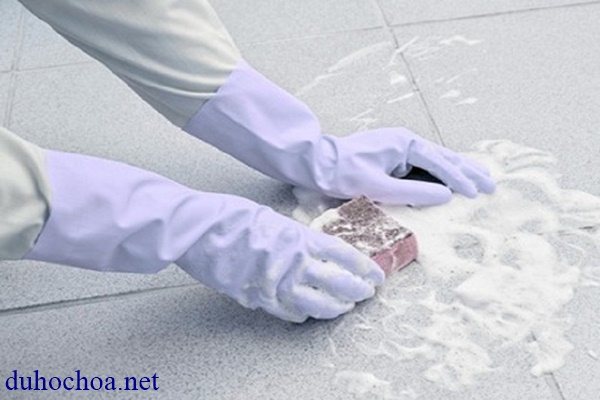 Mẹo lau s&agrave;n nh&agrave; sạch b&oacute;ng bằng bột m&igrave;