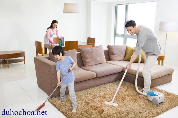 Vệ sinh s&agrave;n nh&agrave; ph&ograve;ng ngủ