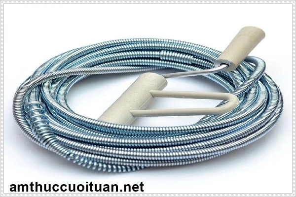 D&ugrave;ng d&acirc;y th&ocirc;ng tắc để gi&uacute;p cho bồn cầu kh&ocirc;ng c&ograve;n xuất hiện c&aacute;c m&ugrave;i h&ocirc;i